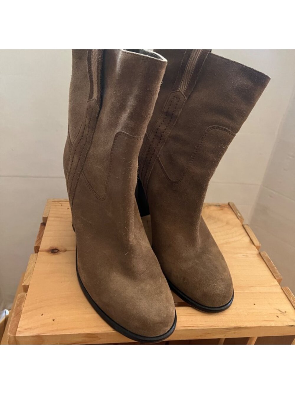 Kate Spade New York Size 9 Tobacco Brown Baise Suede Pull On Heeled Ankle Boots - Picture 5 of 16